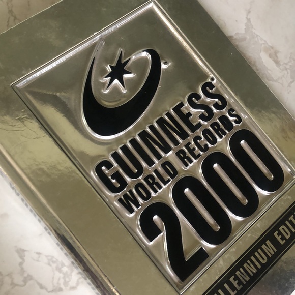 Guinness Book Of World Records 2000 , Millennium Edition - Picture 13 of 13